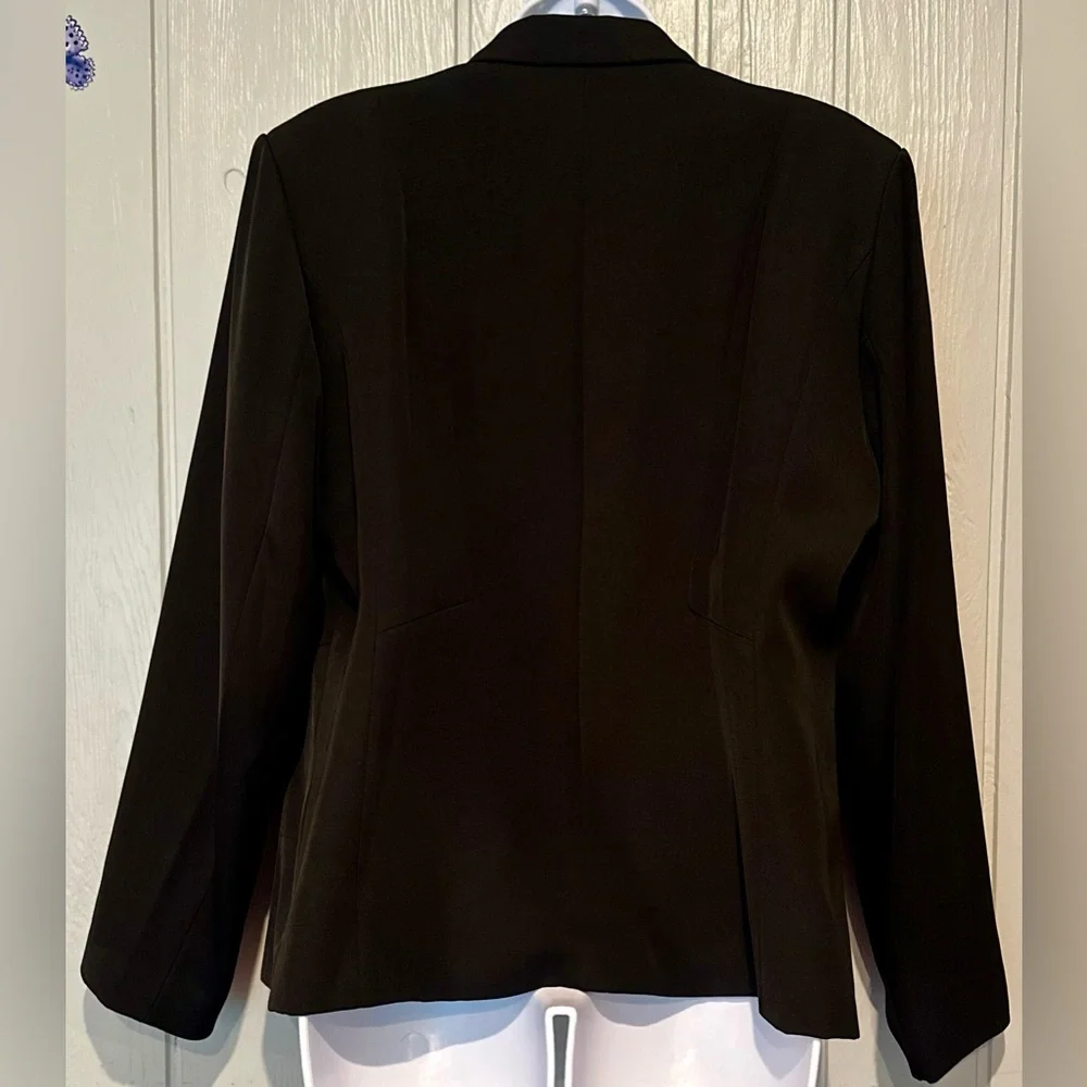 NWT. Women's Black Blazer - Picture 5 of 7